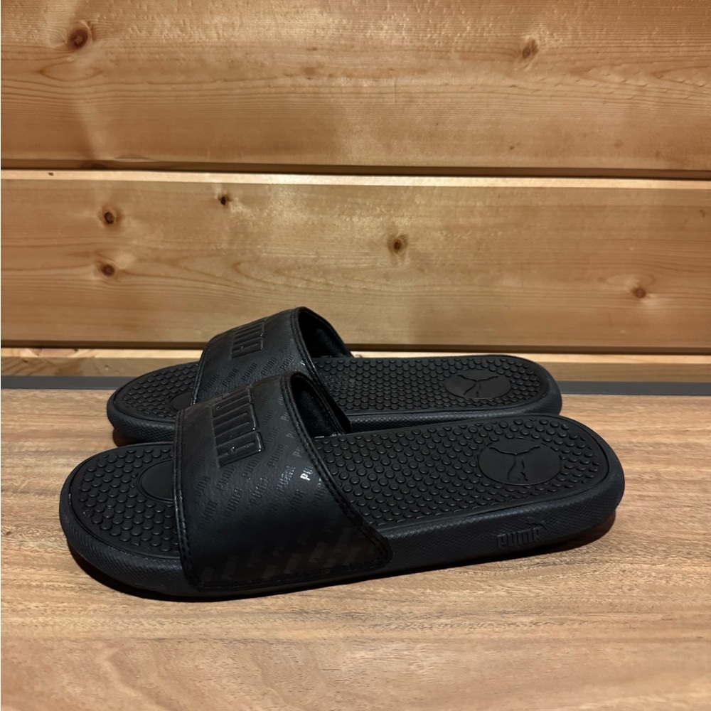 Like New - Women’s Black Puma Slides - Size 8 - Picture 3 of 7
